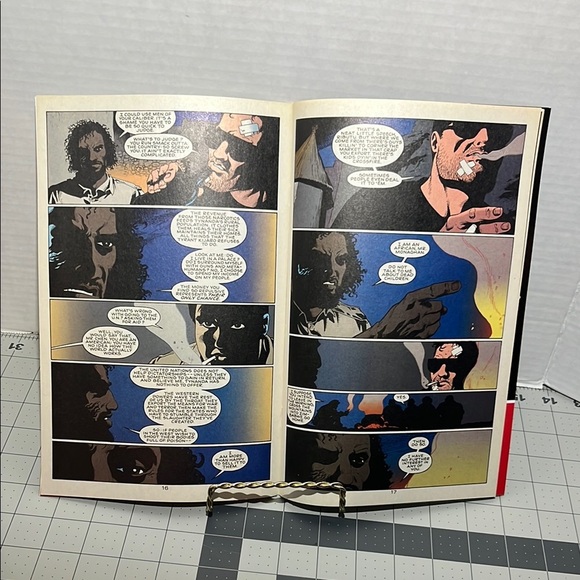 DC Comics Hitman Action Figure Set - Black and Red - Picture 4 of 4